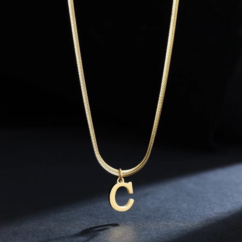 Collar con Colgante C - Charlottes House