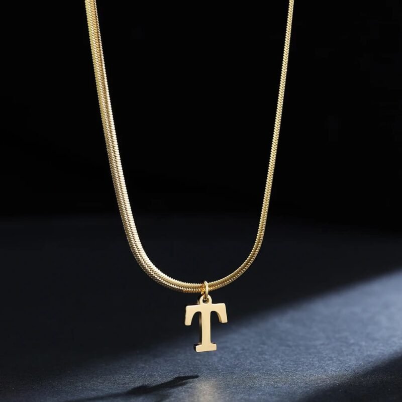 Collar con Colgante T - Charlottes House