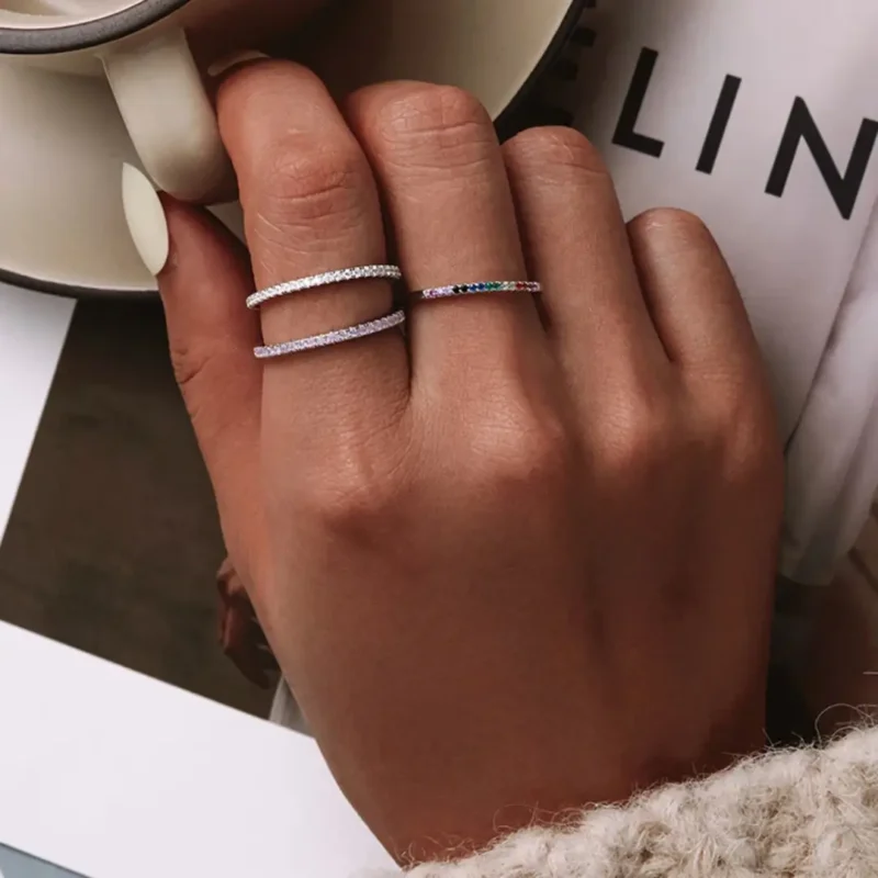 Anillo Eternity en Plata 925 – Aro Apilable con Zirconia Brillante, Joyería de Lujo para Mujer - Charlottes House