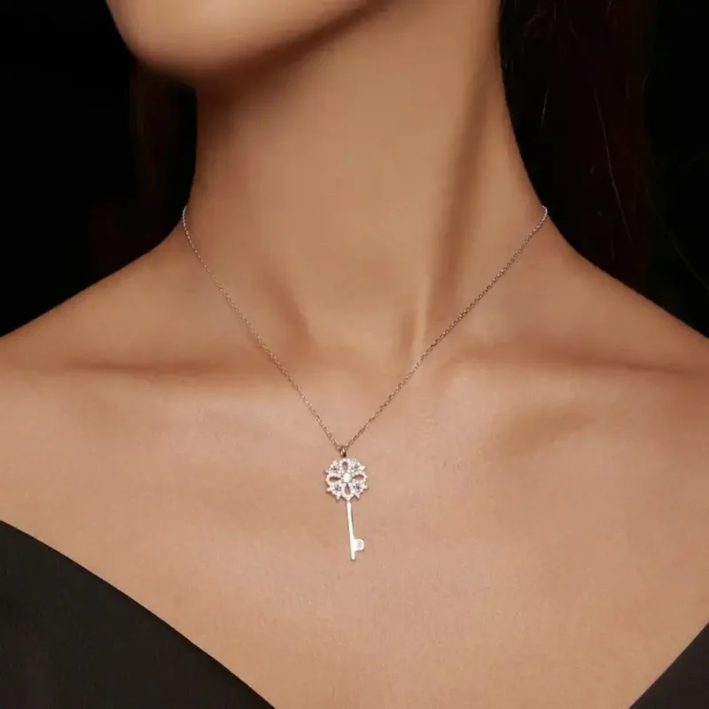 Collar de Plata 925 con Llave Copo de Nieve y Circonia para Mujer – Charlottes House Joyeria El Salvador